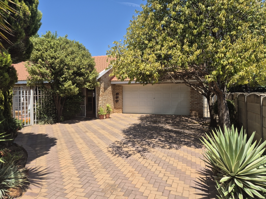 3 Bedroom Property for Sale in La Hoff North West